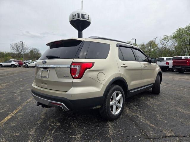 Photo of 2017 White Gold Metallic Ford Explorer