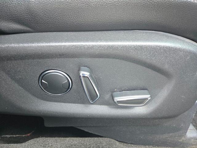 Photo of 2017 White Gold Metallic Ford Explorer