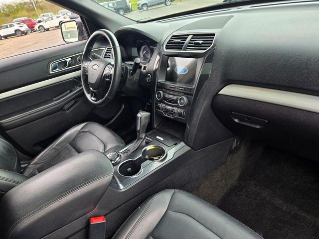 Photo of 2017 White Gold Metallic Ford Explorer