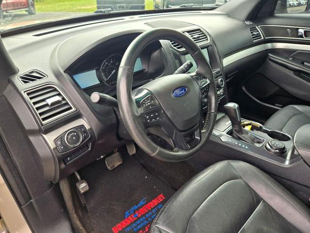 Photo of 2017 White Gold Metallic Ford Explorer