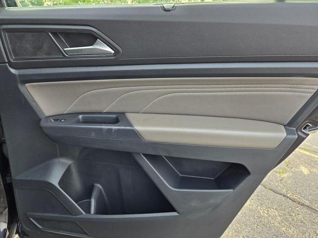 Photo of 2021 Deep Black Volkswagen Atlas