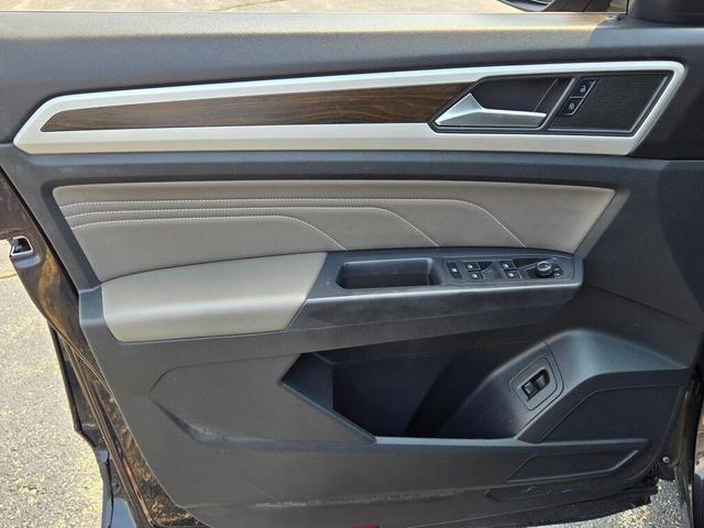 Photo of 2021 Deep Black Volkswagen Atlas