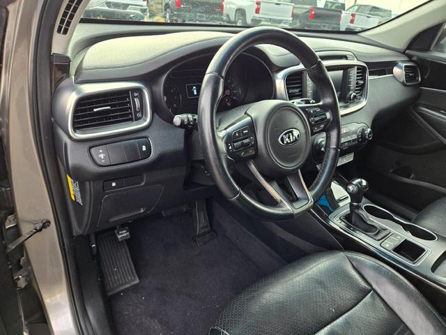 Photo of 2017 Platinum Graphite Kia Sorento