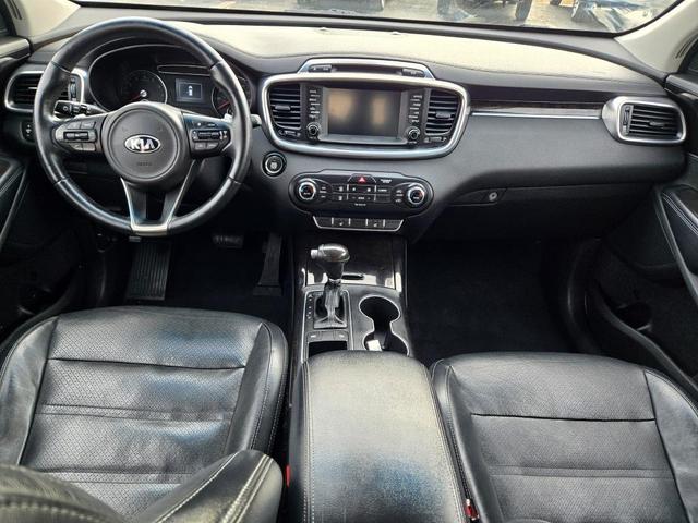 Photo of 2017 Platinum Graphite Kia Sorento