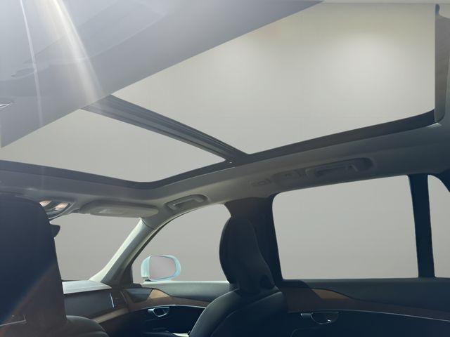 Photo of 2024 Crystal White Metallic Volvo XC90 Recharge Plug-In Hybrid