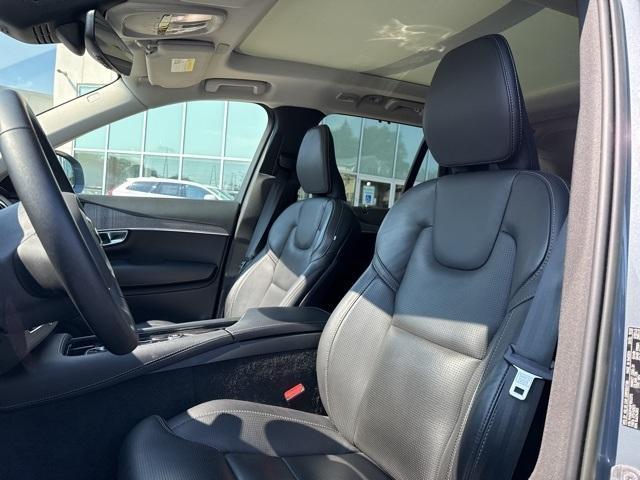 Photo of 2023 Thunder Gray Metallic Volvo XC90