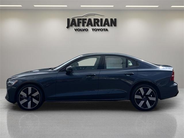 Photo of 2024 Denim Blue Metallic Volvo S60 Recharge Plug-In Hybrid