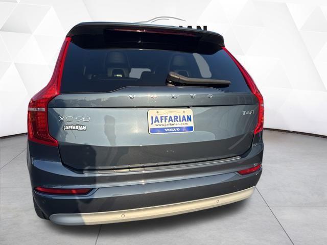 Photo of 2022 Denim Blue Metallic Volvo XC90