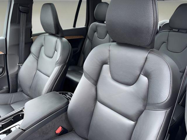 Photo of 2023 Onyx Black Metallic Volvo XC90