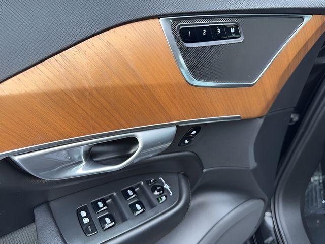 Photo of 2023 Onyx Black Metallic Volvo XC90