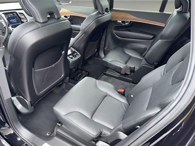 Photo of 2023 Onyx Black Metallic Volvo XC90