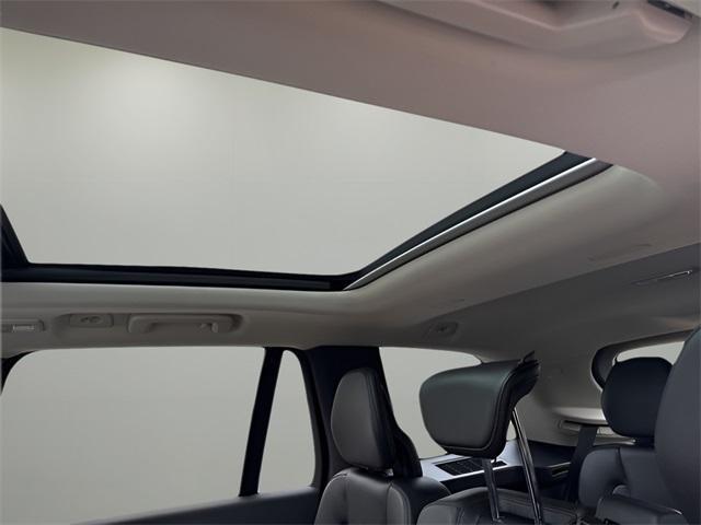 Photo of 2024 Onyx Black Metallic Volvo XC90