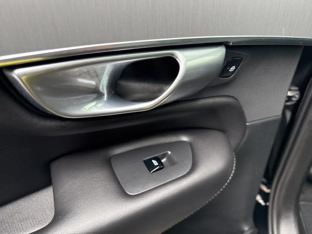 Photo of 2024 Onyx Black Metallic Volvo XC90