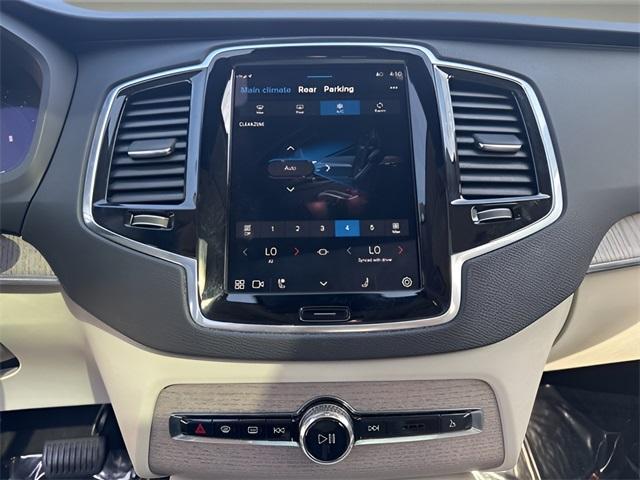 Photo of 2024 Onyx Black Metallic Volvo XC90