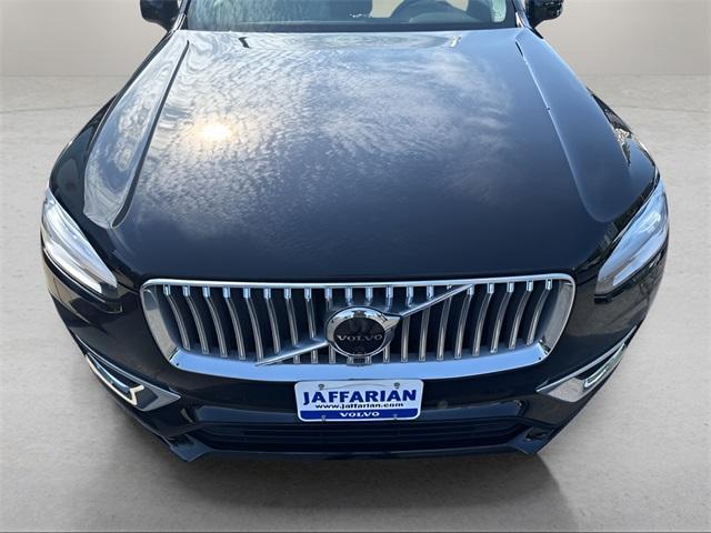 Photo of 2024 Onyx Black Metallic Volvo XC90