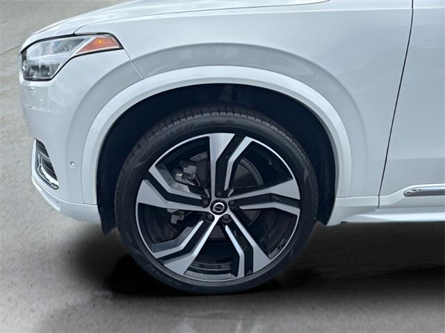Photo of 2024 Crystal White Metallic Volvo XC90