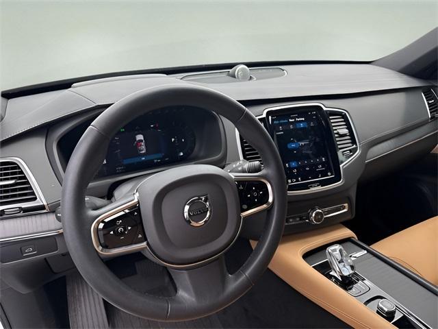 Photo of 2024 Crystal White Metallic Volvo XC90