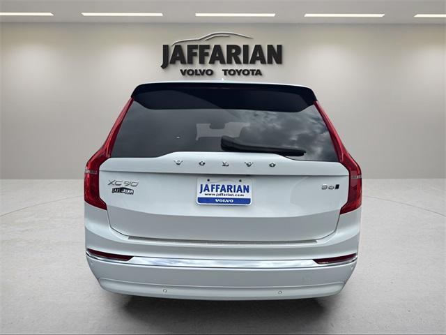 Photo of 2024 Crystal White Metallic Volvo XC90