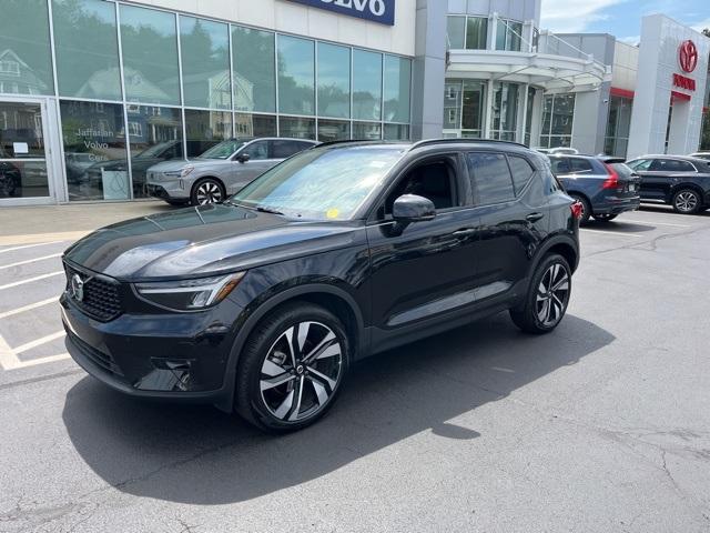 Photo of 2025 Onyx Black Metallic Volvo XC40
