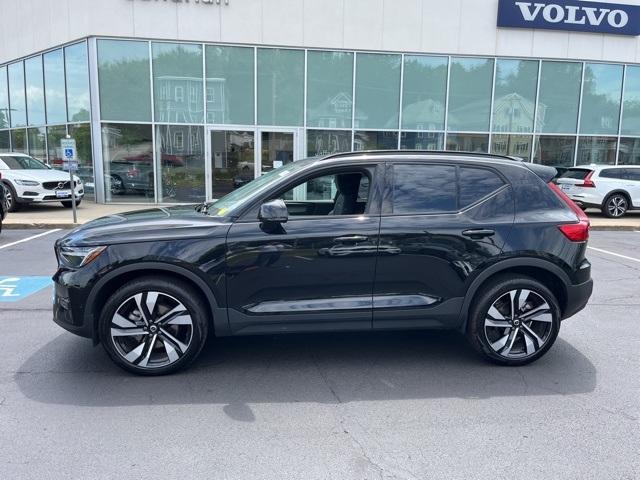 Photo of 2025 Onyx Black Metallic Volvo XC40