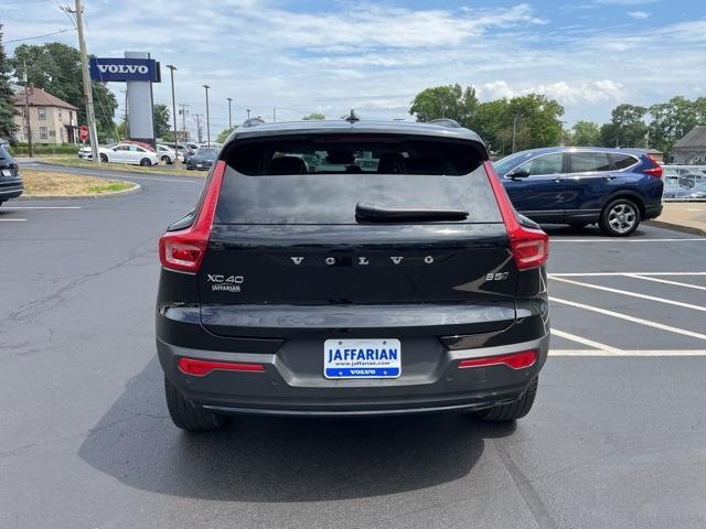Photo of 2025 Onyx Black Metallic Volvo XC40