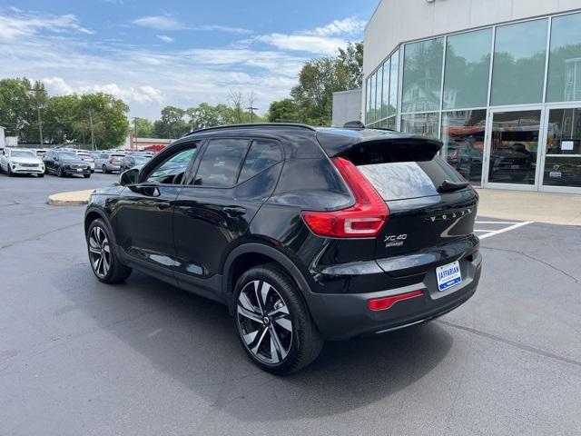 Photo of 2025 Onyx Black Metallic Volvo XC40