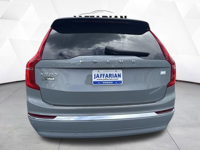 Photo of 2024 Metallic Volvo XC90 Recharge Plug-In Hybrid