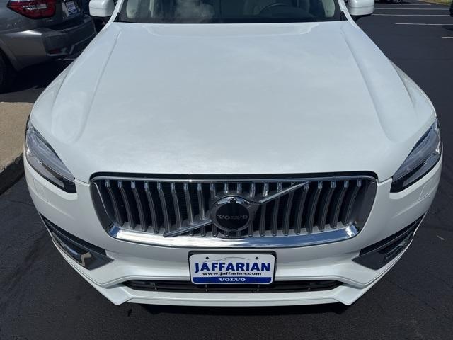 Photo of 2025 Crystal White Metallic Volvo XC90