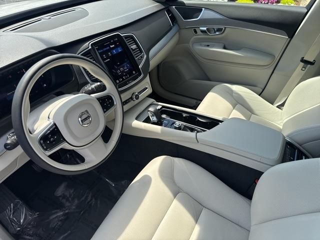 Photo of 2025 Crystal White Metallic Volvo XC90