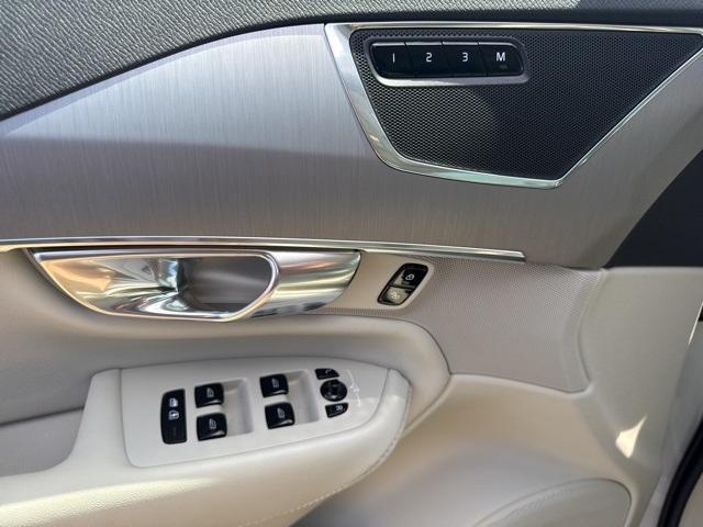 Photo of 2025 Crystal White Metallic Volvo XC90