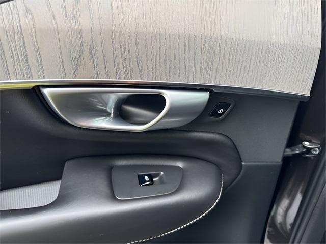 Photo of 2024 Platinum Gray Metallic Volvo XC90
