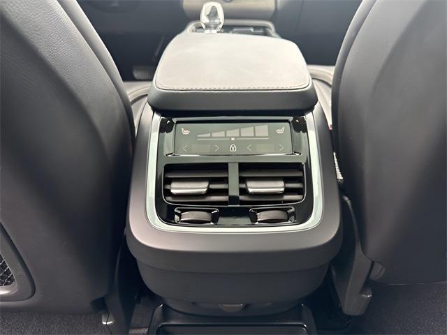 Photo of 2024 Platinum Gray Metallic Volvo XC90