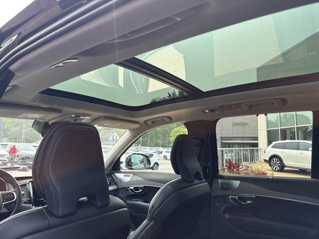 Photo of 2022 Onyx Black Metallic Volvo XC90 Recharge Plug-In Hybrid