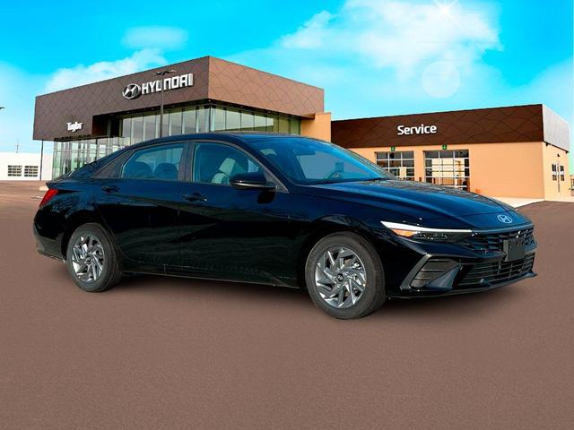 Photo of 2025 Abyss Black Hyundai ELANTRA