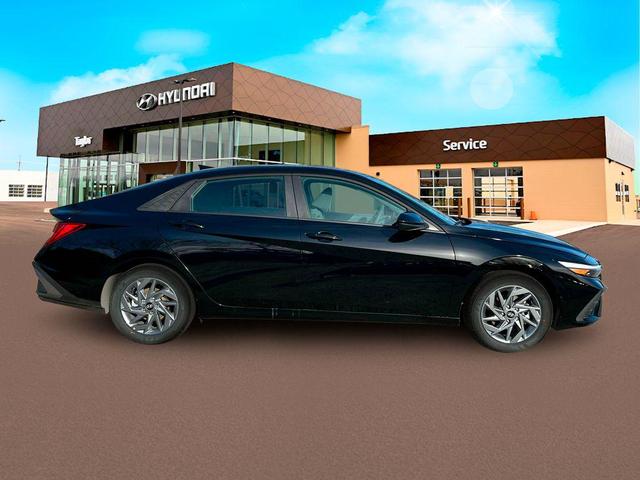 Photo of 2025 Abyss Black Hyundai ELANTRA