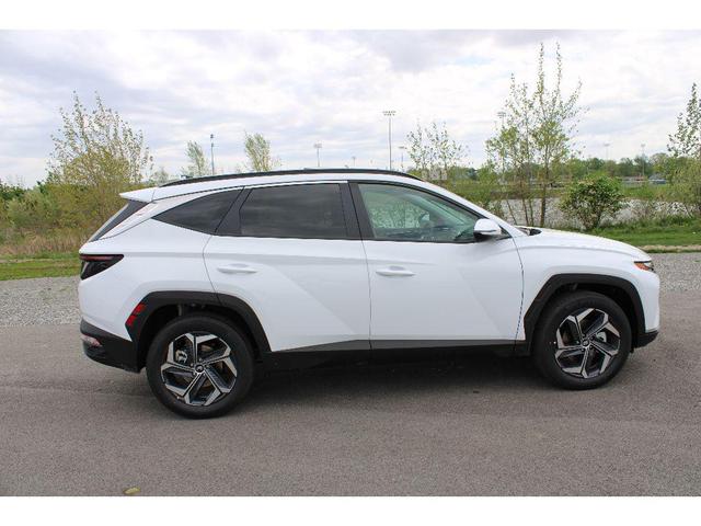 Photo of 2024 White Pearl Hyundai TUCSON Hybrid
