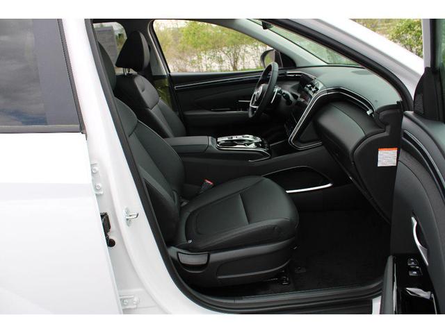 Photo of 2024 White Pearl Hyundai TUCSON Hybrid