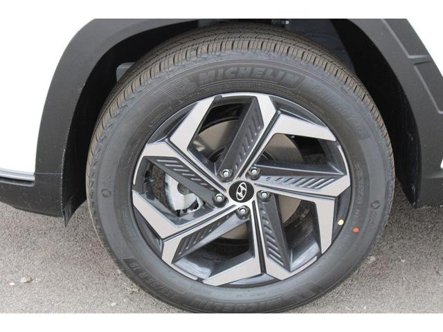 Photo of 2024 White Pearl Hyundai TUCSON Hybrid