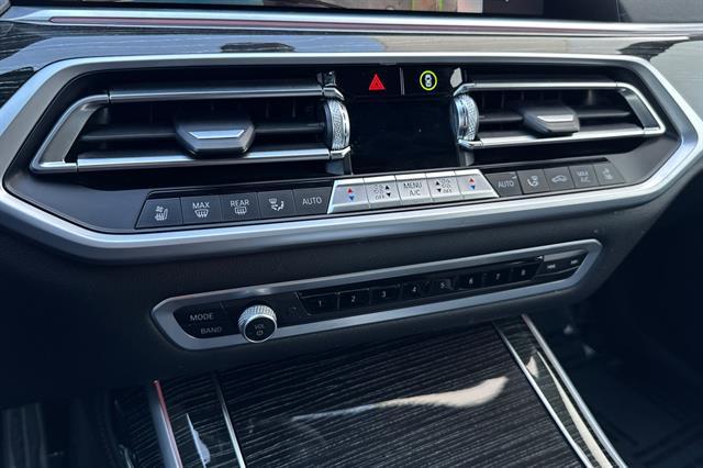 Photo of 2022 Black Sapphire Metallic BMW X7