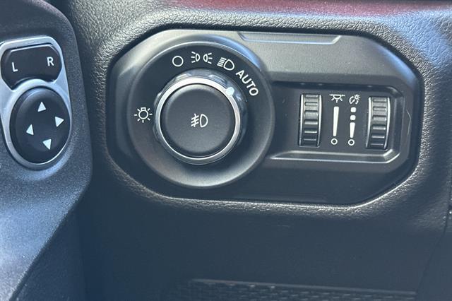 Photo of 2020 Black Clearcoat Jeep Wrangler Unlimited