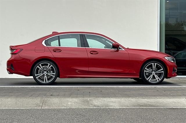 Photo of 2022 Melbourne Red Metallic BMW 330