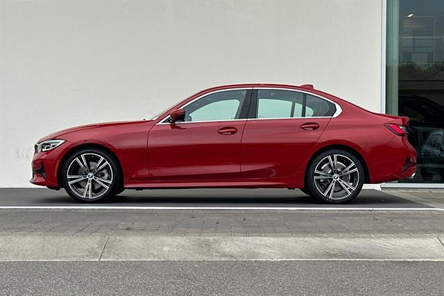 Photo of 2022 Melbourne Red Metallic BMW 330