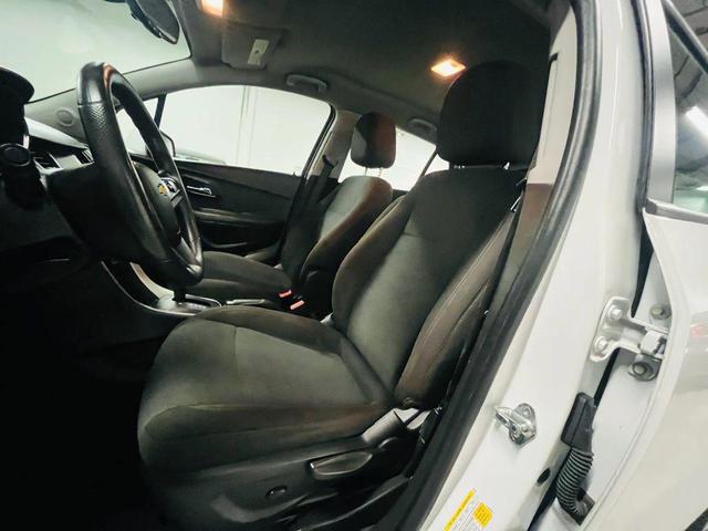 Photo of 2017 WHITE Chevrolet Trax