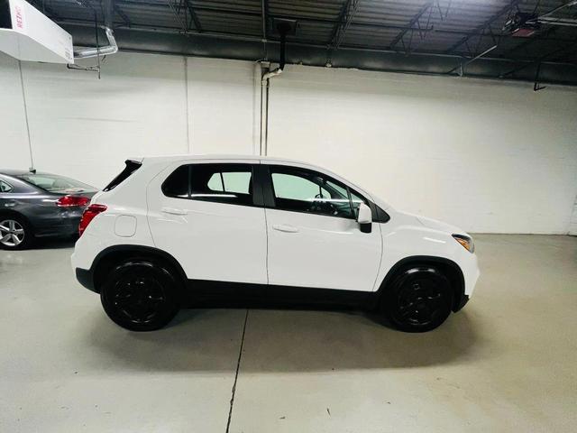 Photo of 2017 WHITE Chevrolet Trax