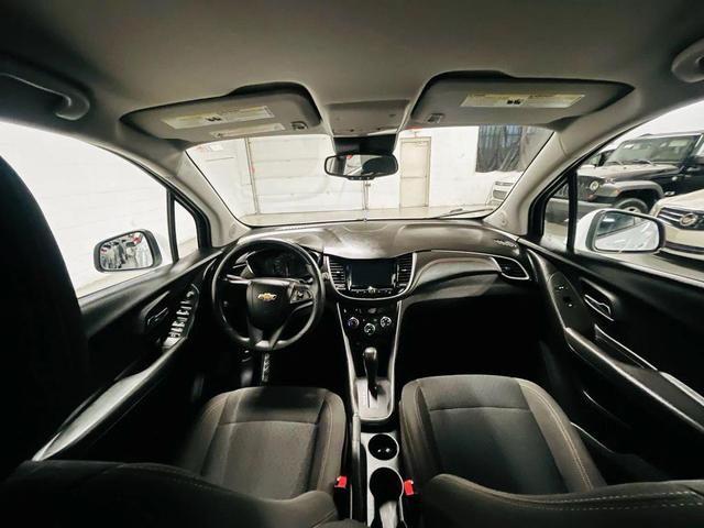 Photo of 2017 WHITE Chevrolet Trax