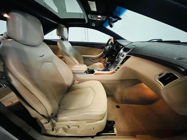 Photo of 2011 WHITE Cadillac CTS