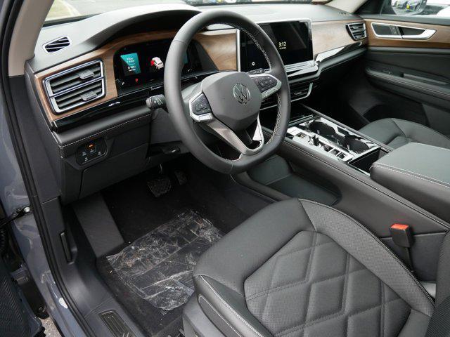 Photo of 2025 Pure Gray Volkswagen Atlas