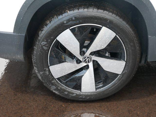 Photo of 2025 Pure White Volkswagen Taos
