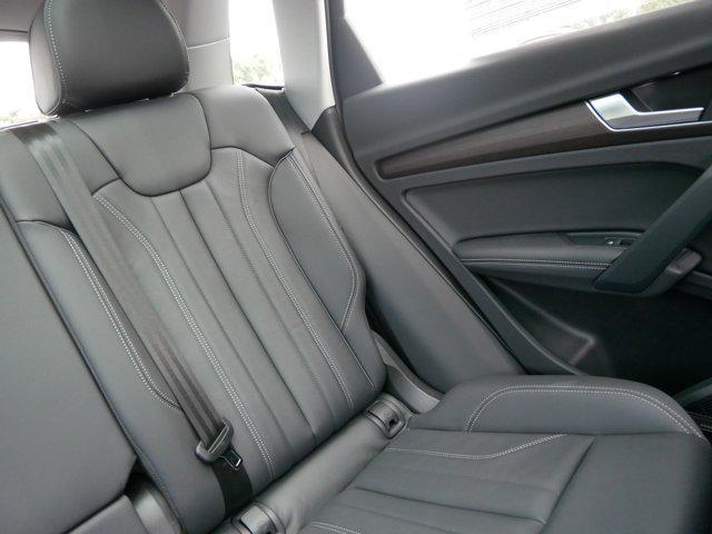 Photo of 2023 Chronos Gray Metallic Audi Q5