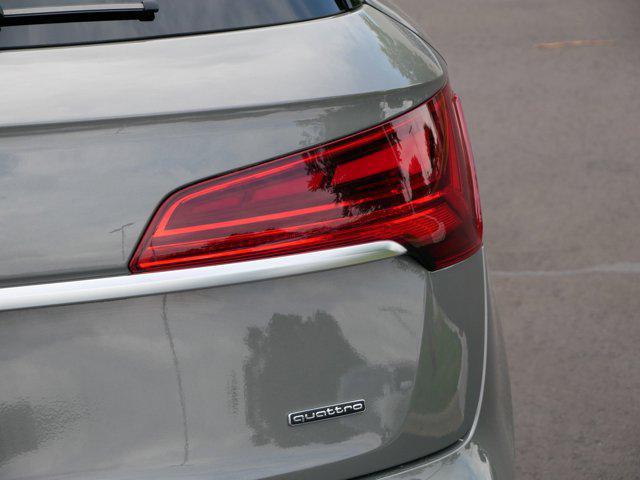 Photo of 2023 Chronos Gray Metallic Audi Q5